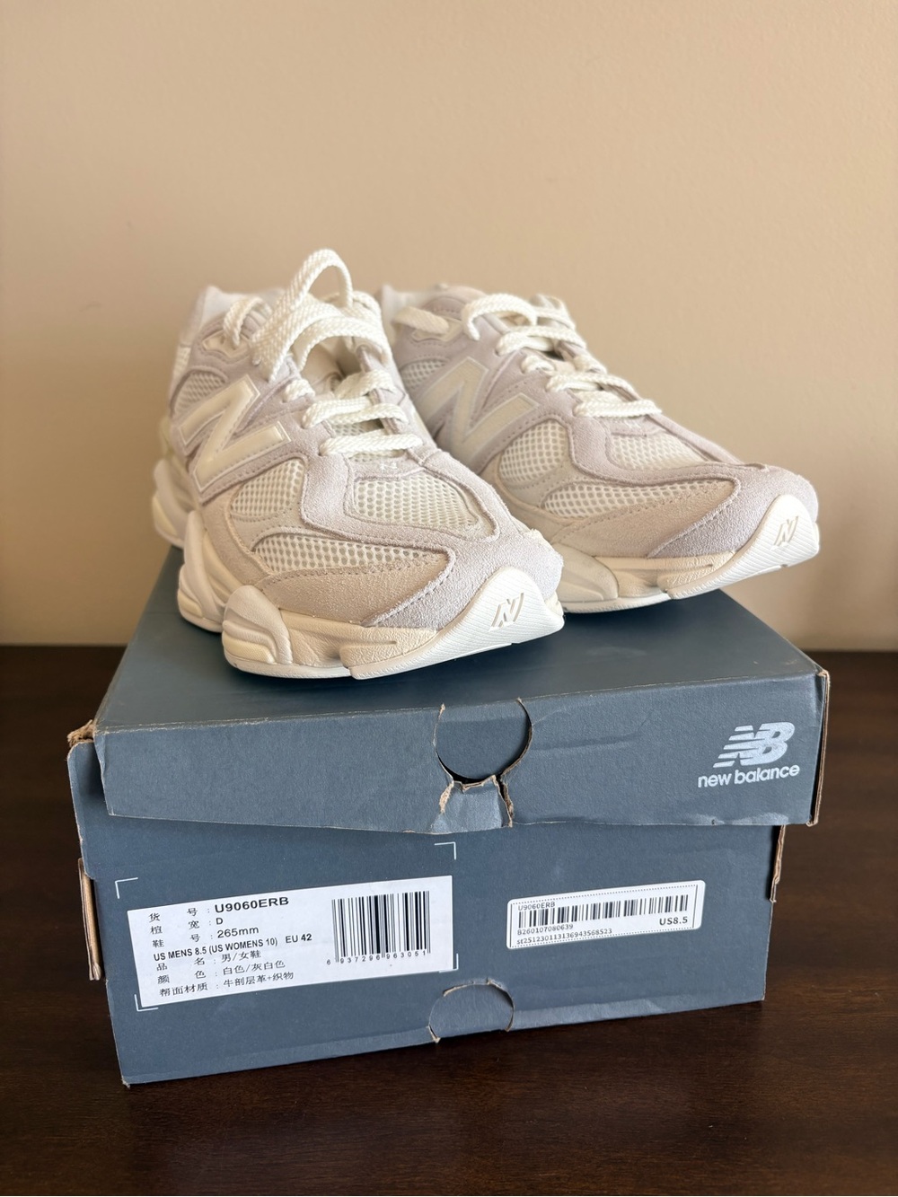 New Balance men’s/womens Cream/White Athletic Sneakers